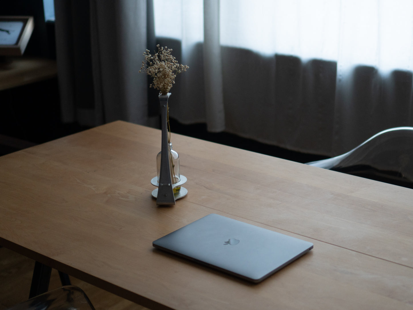 Phone Stand & Vase For Dried Flowers