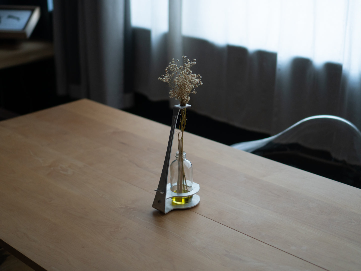 Phone Stand & Vase For Dried Flowers